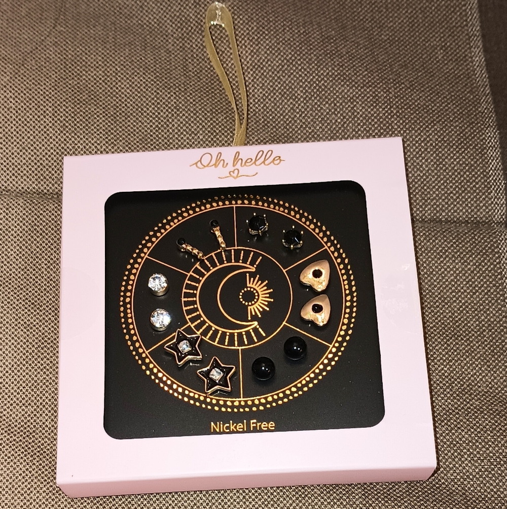 Oh hello Gold‎ and Black Earring Set Costume Jewelry